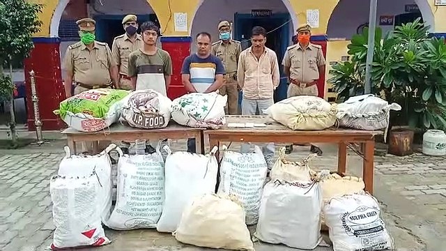 शराब तस्करी करने वाले तीन तस्करों को 40 पेटी अवैध शराब सहित गिरफ्तार किया