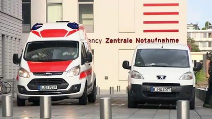 Макрон осуждает "покушение на убийство" Навального и требует разъяснений от Путина