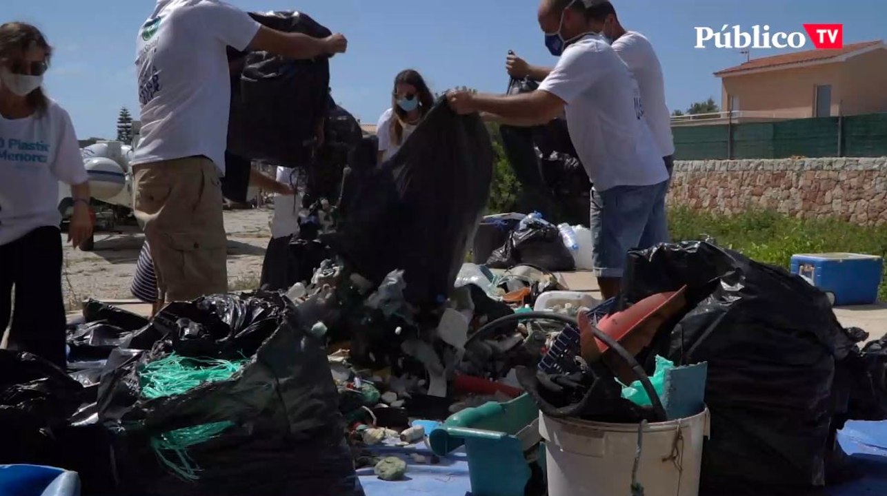30 voluntarios recogen 330 kg de plásticos en Menorca