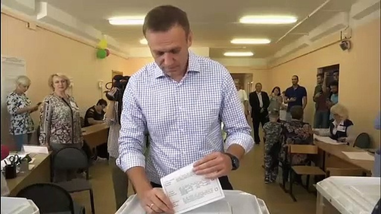 Empoisonnement d'Alexeï Navalny : Macron dénonce une "tentative d'assassinat"