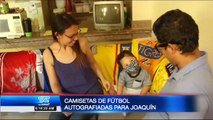 Subastan camiseta autografiadas por futbolistas  para ayudar a Joaquín, pequeño niño con deficiencias neurológicas