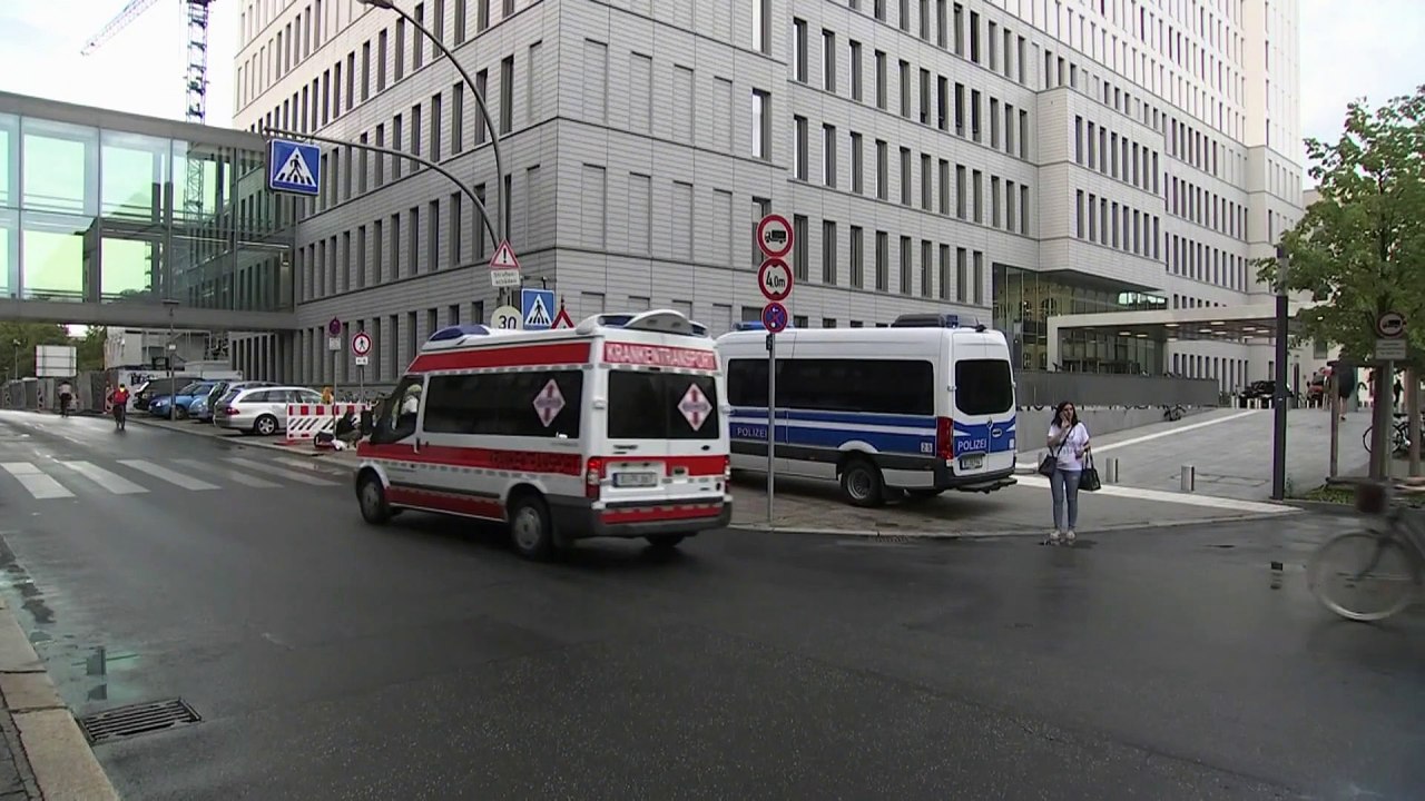 Empoisonnement d'Alexeï Navalny : Macron dénonce une "tentative d'assassinat"