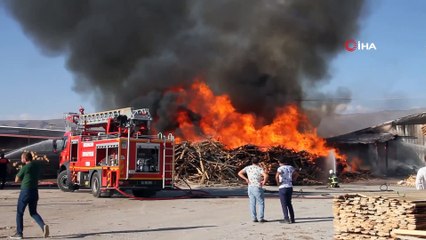 Kereste fabrikasında büyük yangın