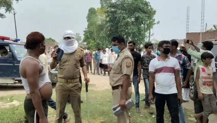 न्यायालय के आदेश पर पोस्टमार्टम के लिए लाश को कब्र से निकाला गया