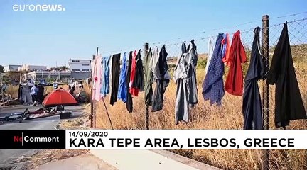 Lesbos : sur le bitume, en attendant la construction d'un nouveau camp de migrants