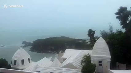 Strong winds batter Bermuda as Hurricane Paulette passes over