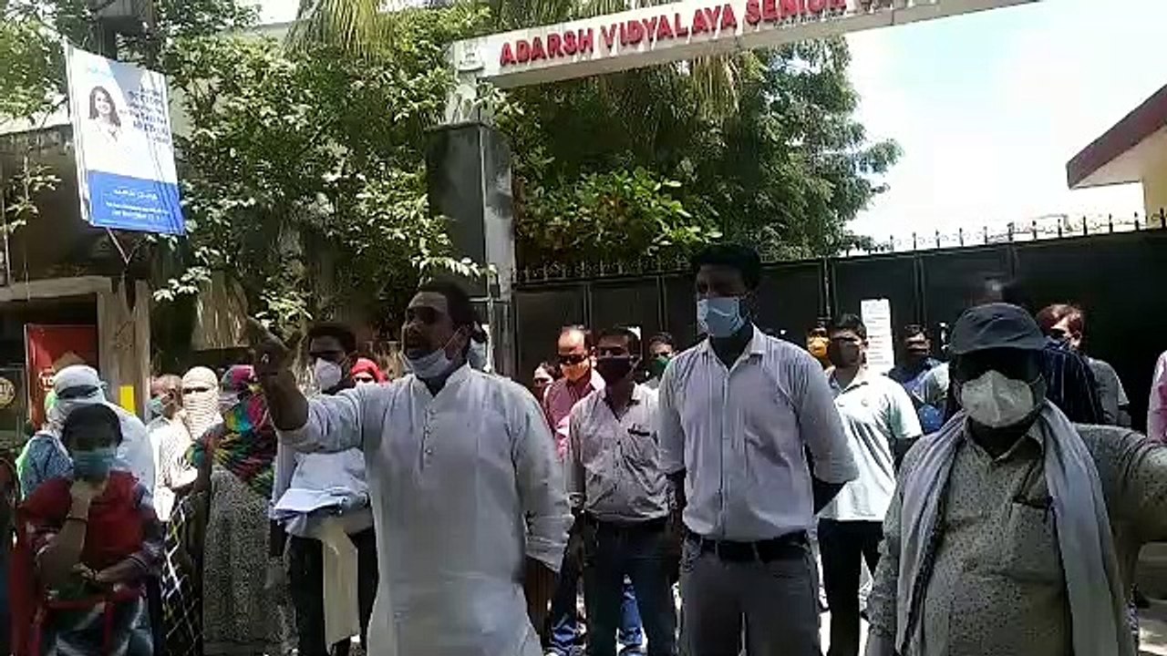 निजी स्कूलों की मनमानी के खिलाफ एकजुट हुए पालक,...