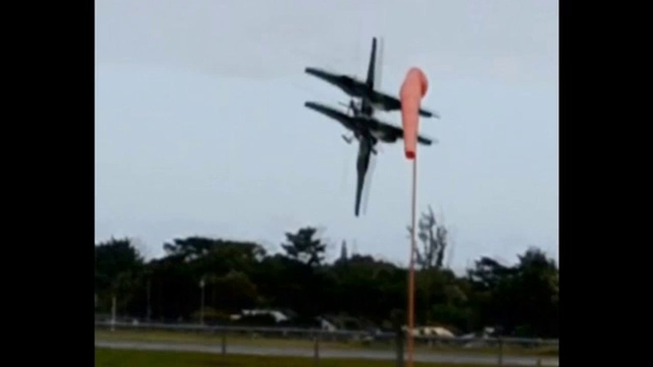 UFO Sightings Incredible UFO Footage Dec 25 2011