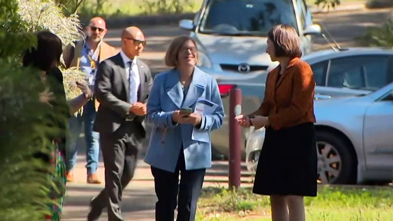 Health workers at Sydney hospitals infected with COVID-19