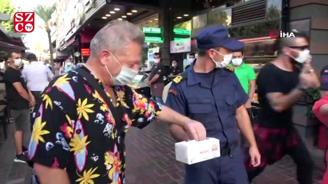 Tüm ısrarlara rağmen maske takmamakta direnince 900 TL ceza kesildi
