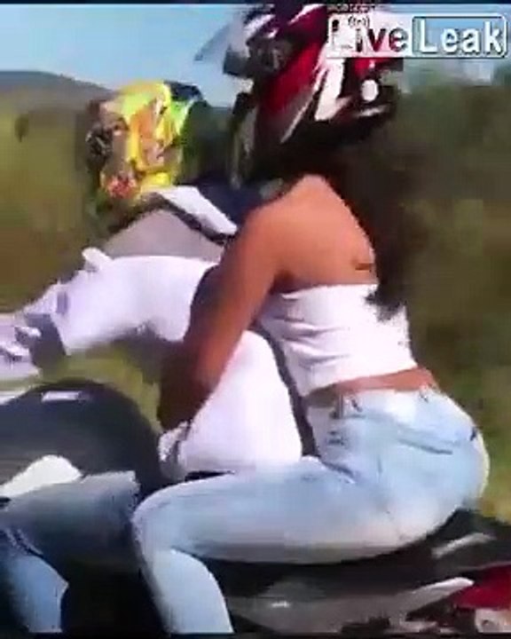 Quand tu veux faire un wheelie à moto comme les pros