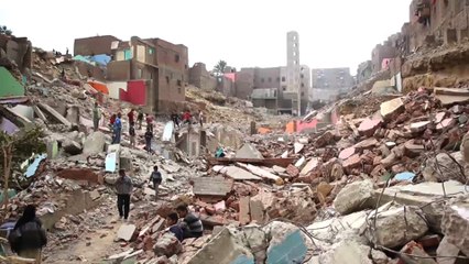 للقصة بقية- معضلة العشوائيات في مصر.. حلول حكومية لا تراعي الأبعاد الاجتماعية والإنسانية