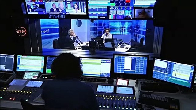 Jean-Luc Mélenchon sur Adrien Quatennens : Il n'a pas intérêt à bouger une oreille ! (Canteloup)