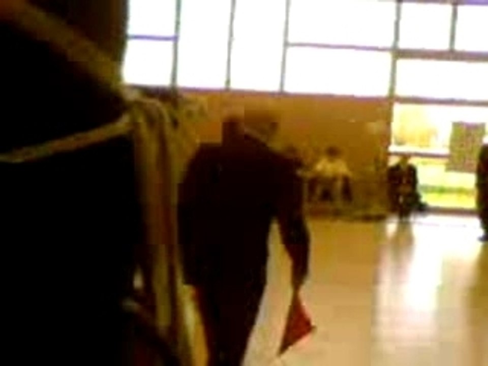 kzl qui se fait exploser par marc