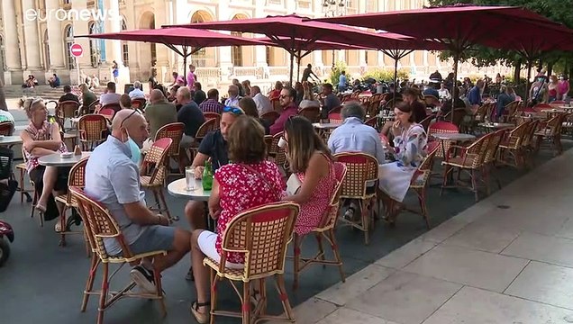 COVID-19: Αυστηρότερα μέτρα για να αντιμετωπιστούν οι εξάρσεις των κρουσμάτων