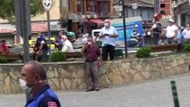 Artvin Valisi Doruk il genelinde vakaların en fazla olduğu Borçka ilçesinde sokakta maske denetimine çıktı