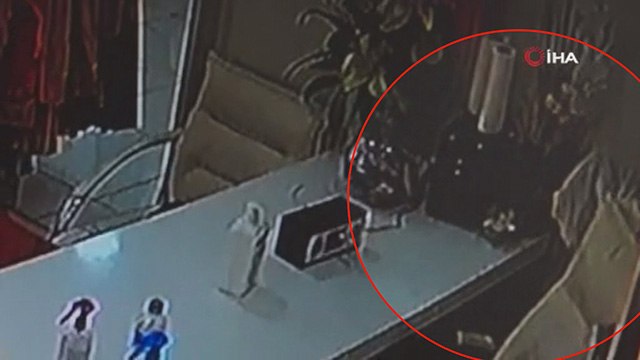 Müşteri kılığında girdiler, çantadaki paraları çalıp kayıplara karıştılar