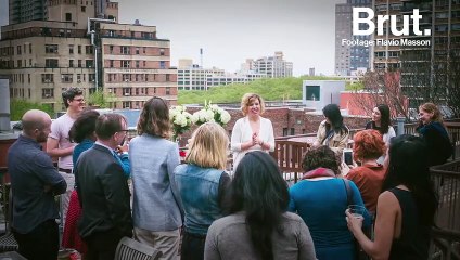 Aux États-Unis, elle se marie avec elle-même en signe d'émancipation