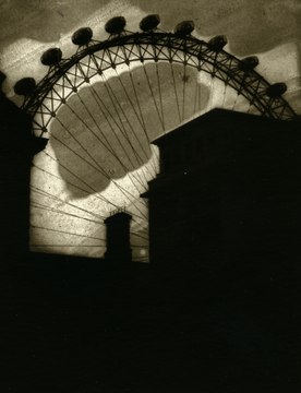 Teaser : Sarah Moon | Musée d’Art Moderne de Paris