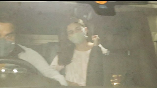 Alia Bhatt spotted at outside Sanjay Leela Bhansali; Watch video |FilmiBeat
