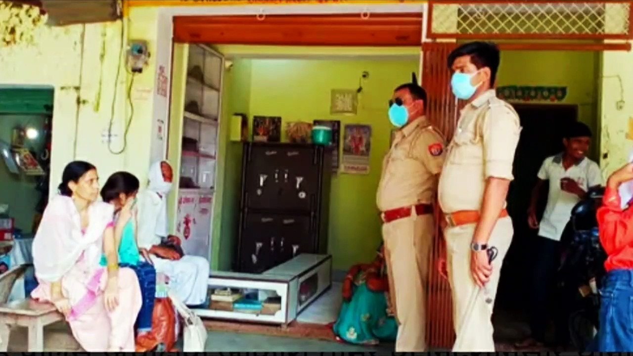 बकेवर पुलिस ने सराफा दुकान और बैंकों का लिया जायजा