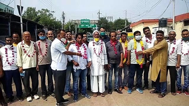 फल मन्डी व सब्जी मंडी के अध्यक्षों ने मिलकर किया मन्डी सचिव का सम्मान