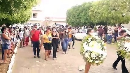 Sepultamento de policial que morreu de Covid-19 em Itaporanga é marcado por homenagens e muita comoção