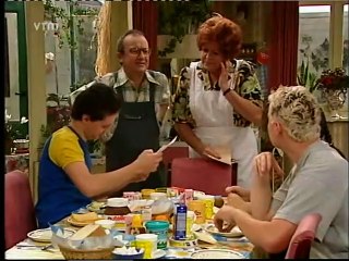 DE KOTMADAM - Seizoen 12 - Aflevering 11 (In Het Leger)