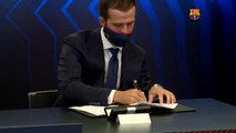 El Barça presenta al bosnio Miralem Pjanic que firma hasta 2024