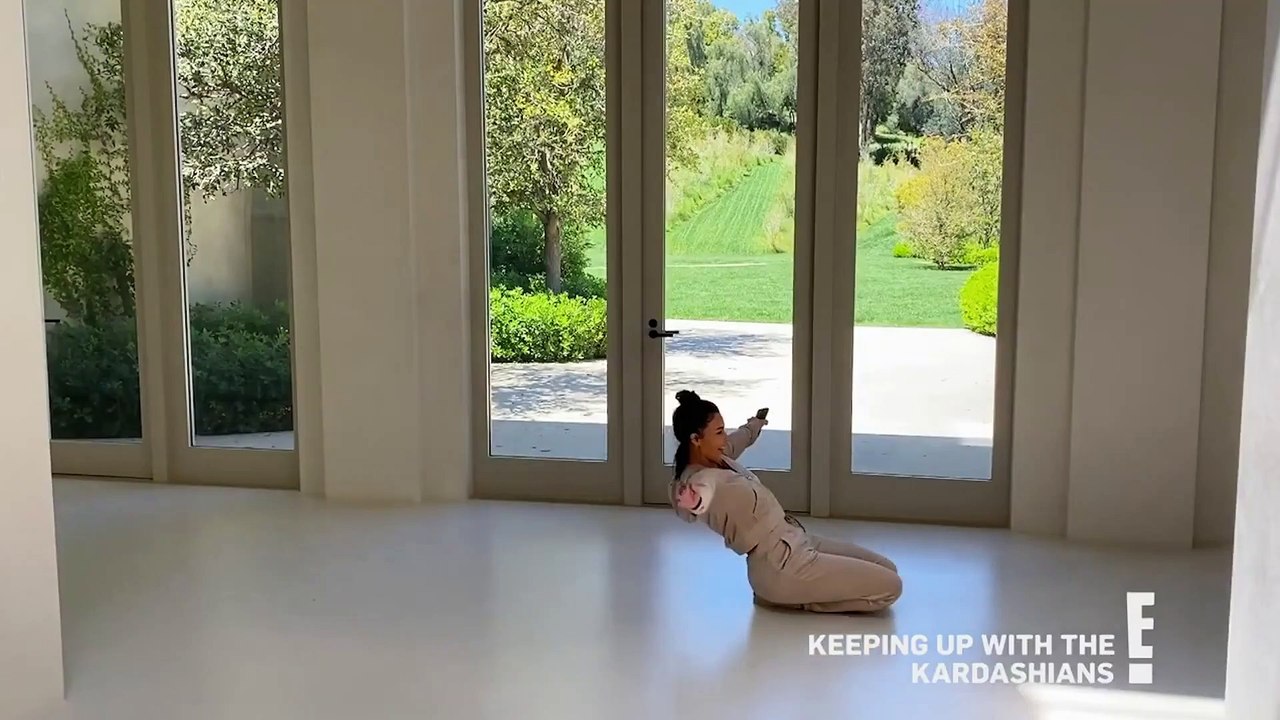 Kourtney Kardashian Talks Pregnancy With Scott Disick On 'Kuwtk'