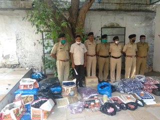 मकान में नकली शराब बनाने की सामग्री जब्त, एक गिरफ्तार