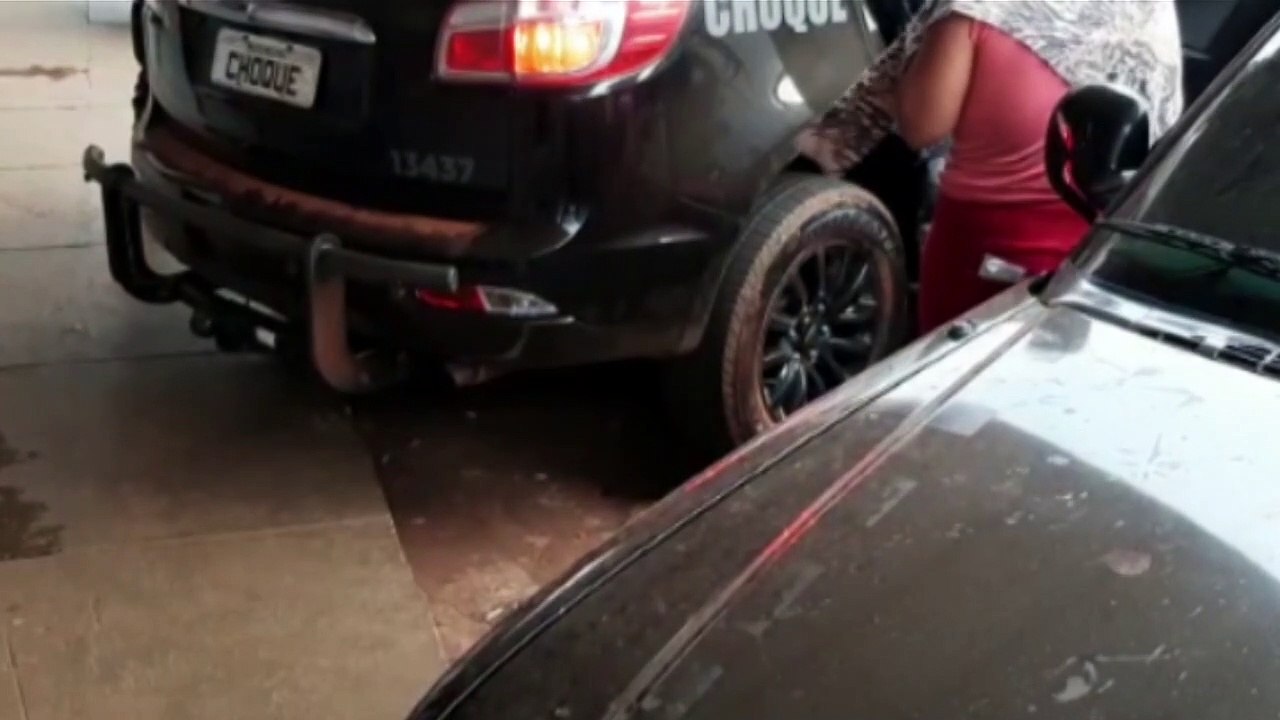 Mulher de 27 anos é detida com armas de fogo pelo Pelotão de Choque