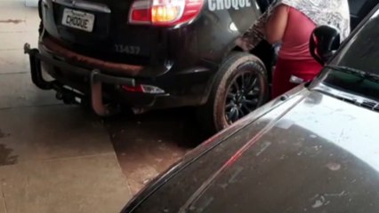 Mulher de 27 anos é detida com armas de fogo pelo Pelotão de Choque