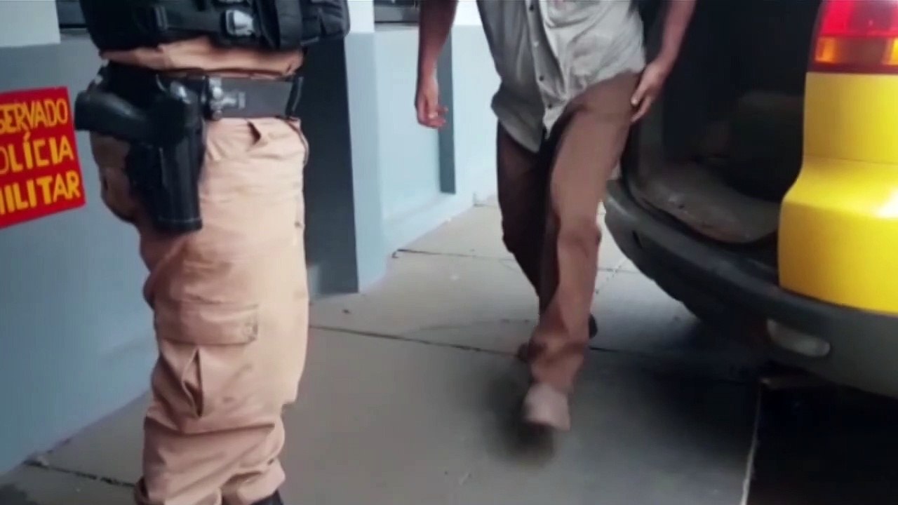 Homem é detido pela PM com revólver e também espingardas