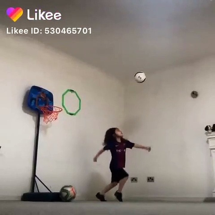 কম বয়সে রেকর্ড করা ফুটবলার।