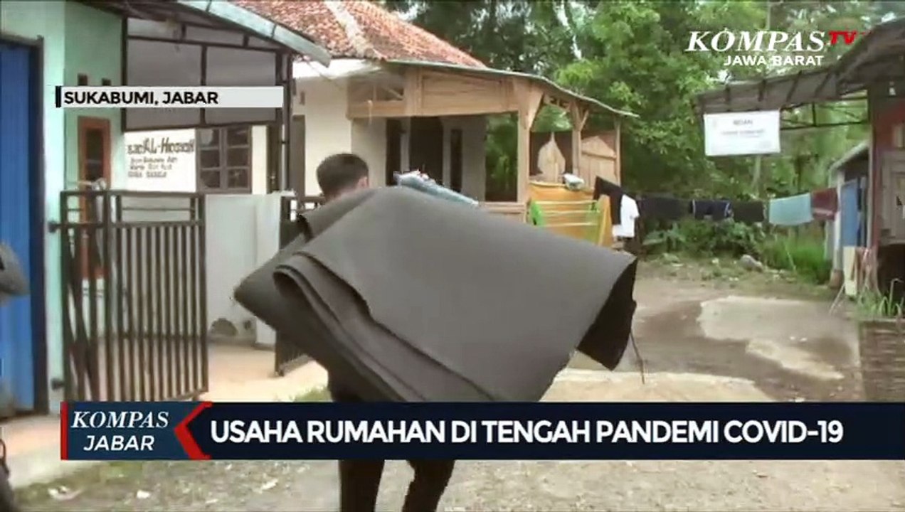 Keren! Perajin Sandal rumahan Bertahan di Tengah Pandemi