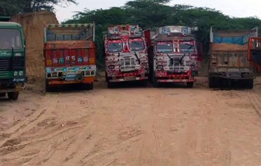 इटावा: पुलिस ने ओवरलोडिंग और अवैध खनन के मामले में 5 ट्रकों किया सीज