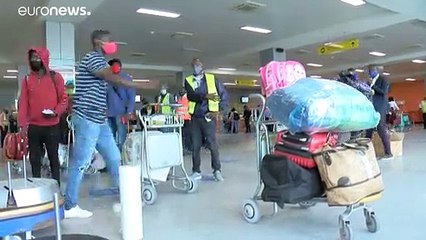 Voos retomados em Luanda provocam multidão