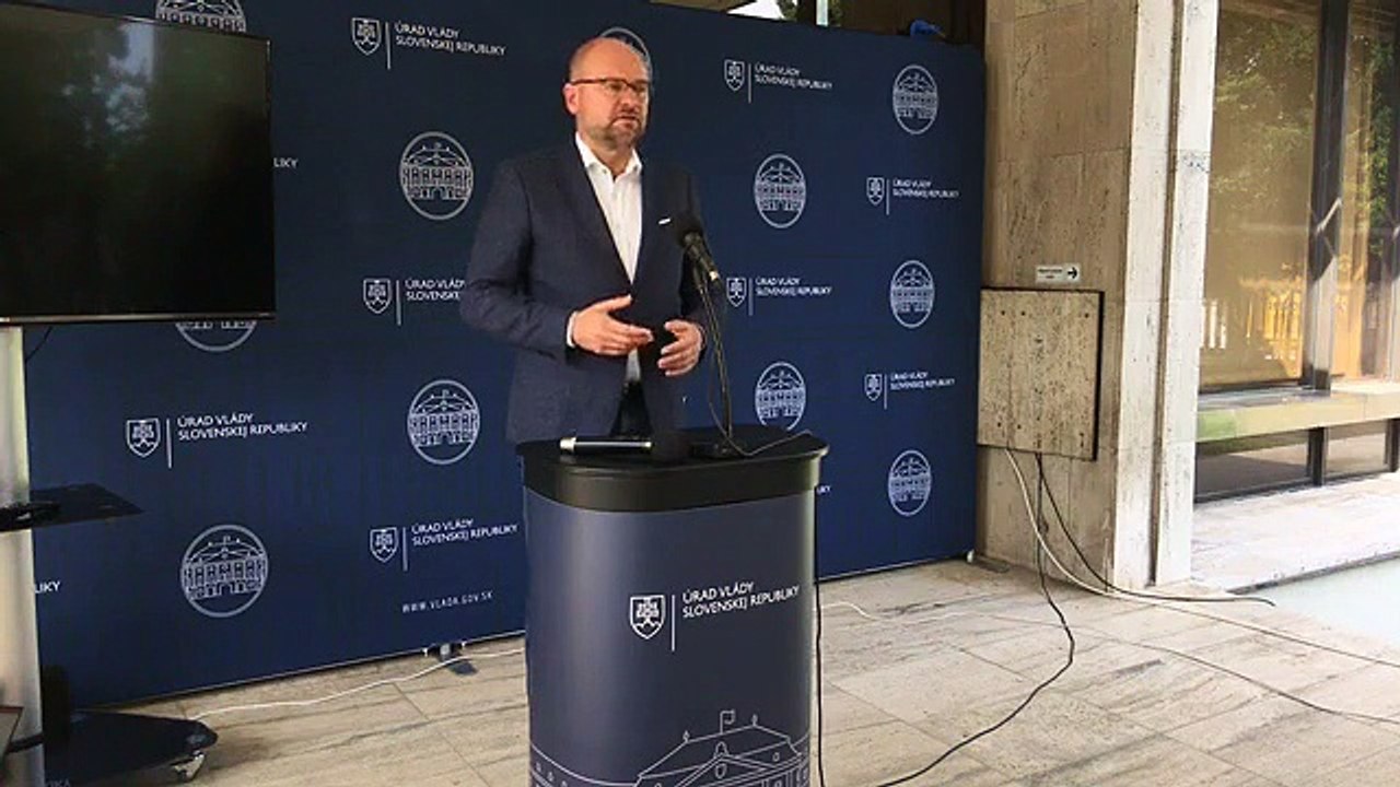 ZÁZNAM: Brífing ministra hospodárstva R. Sulíka