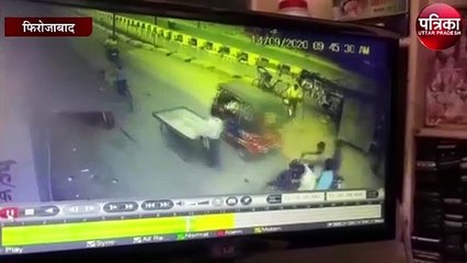 CCTV : बाइक लूटने आए बदमाशों ने युवक को सड़क पर पीटा