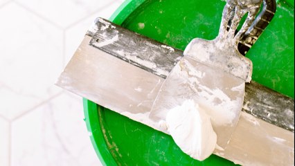 Procedure to mix white cement with putty