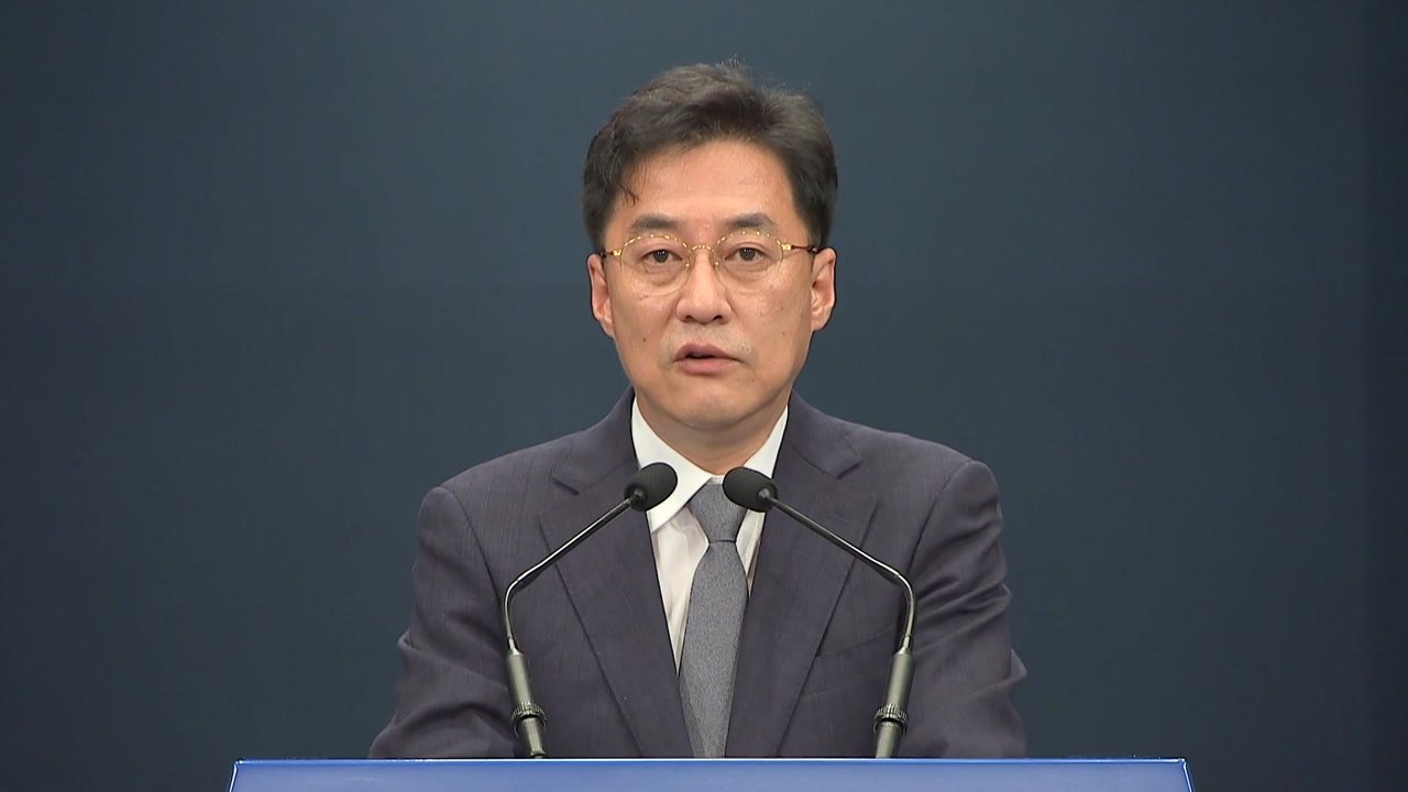 문 대통령, 스가 日 신임 총리에 축하 서한..."관계 발전 노력" / YTN