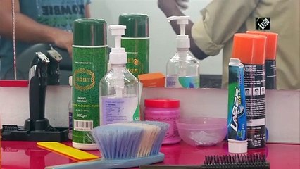 कोरोना महामारी में कोच्चि का यह सैलून बच्चों को दे रहा है मुफ्त हेयरकट की सुविधा