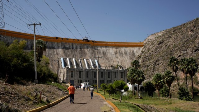 Mexican farmers seize control of dam near US border