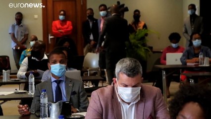 Moçambique em choque com imagens de "soldados"a executarem uma mulher