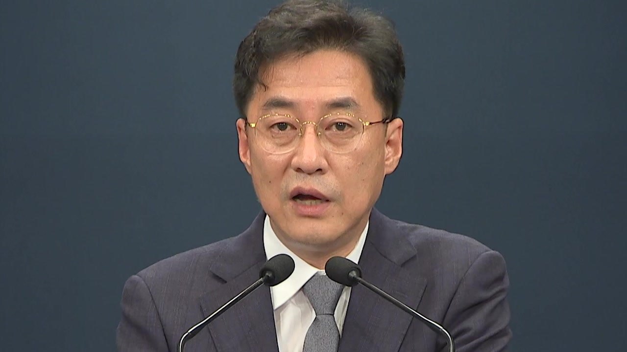 문 대통령, 스가 총리에 서한..."한일관계 발전 노력" / YTN