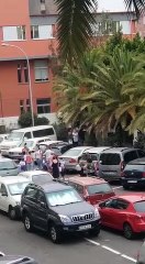 Colas en la  vuelta al cole en un colegio de Ofra