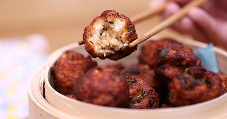 Craquez pour les boulettes de poulet croustillantes à la coriandre