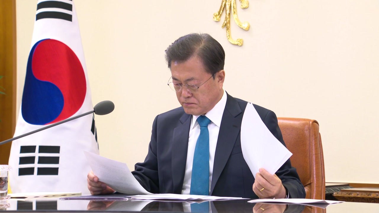 문 대통령, 스가 日 총리에 축하 서한..."관계 발전 함께 노력" / YTN