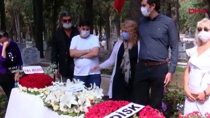 Tarık Akan ölümünün dördüncü yılında mezarı başında anıldı; "Ölümsüzlüğünün ta kendisi burada yatıyor"